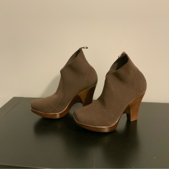 ANKLE BOOTS BY CHARLESTON SHOE CO. - Picture 2 of 5